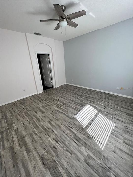 Active With Contract: $2,100 (3 beds, 2 baths, 1581 Square Feet)