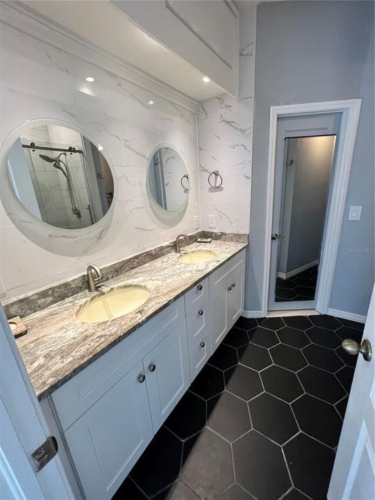 Active With Contract: $2,100 (3 beds, 2 baths, 1581 Square Feet)