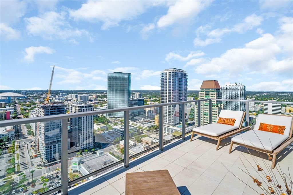 For Sale: $1,475,000 (2 beds, 2 baths, 1663 Square Feet)