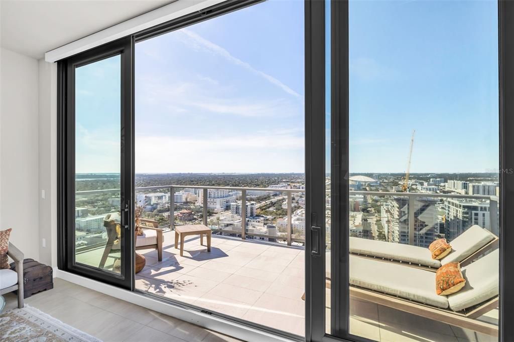 For Sale: $1,475,000 (2 beds, 2 baths, 1663 Square Feet)