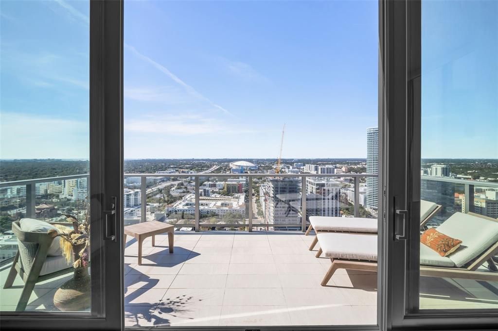 For Sale: $1,475,000 (2 beds, 2 baths, 1663 Square Feet)