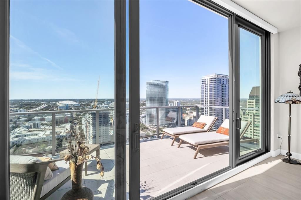 For Sale: $1,475,000 (2 beds, 2 baths, 1663 Square Feet)