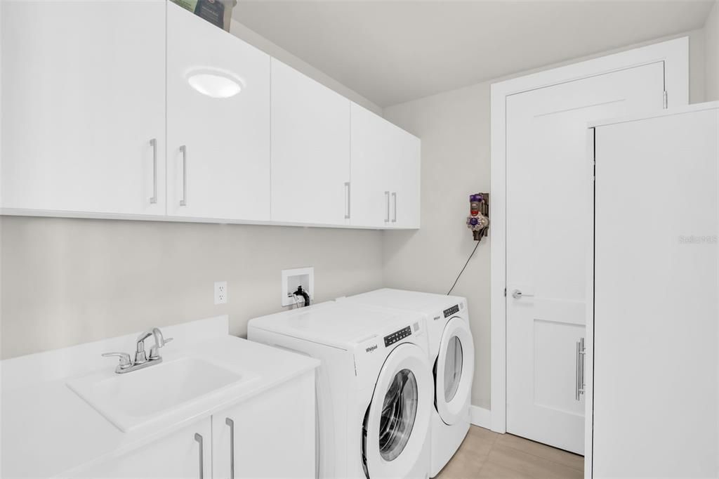 For Sale: $1,475,000 (2 beds, 2 baths, 1663 Square Feet)