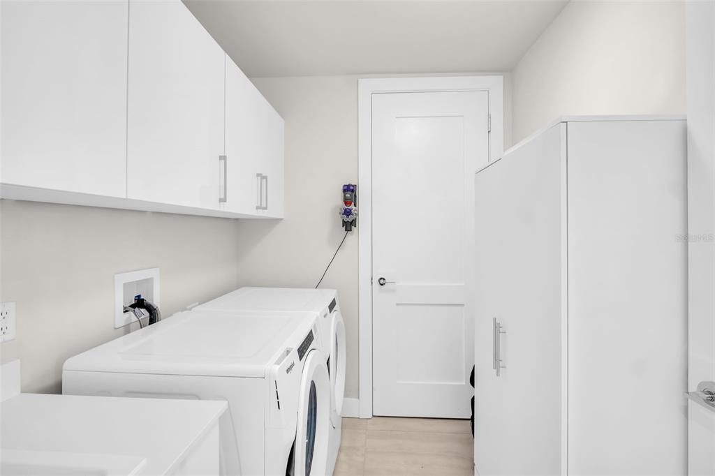 For Sale: $1,475,000 (2 beds, 2 baths, 1663 Square Feet)