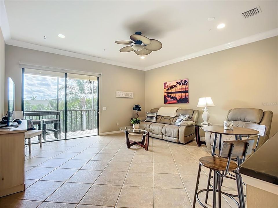 For Sale: $284,500 (2 beds, 2 baths, 1228 Square Feet)