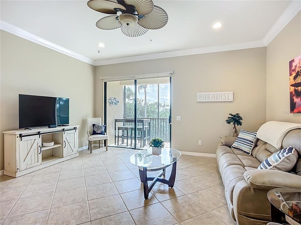 For Sale: $284,500 (2 beds, 2 baths, 1228 Square Feet)