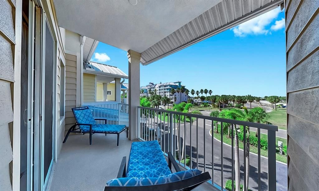 Active With Contract: $299,000 (2 beds, 1 baths, 1110 Square Feet)