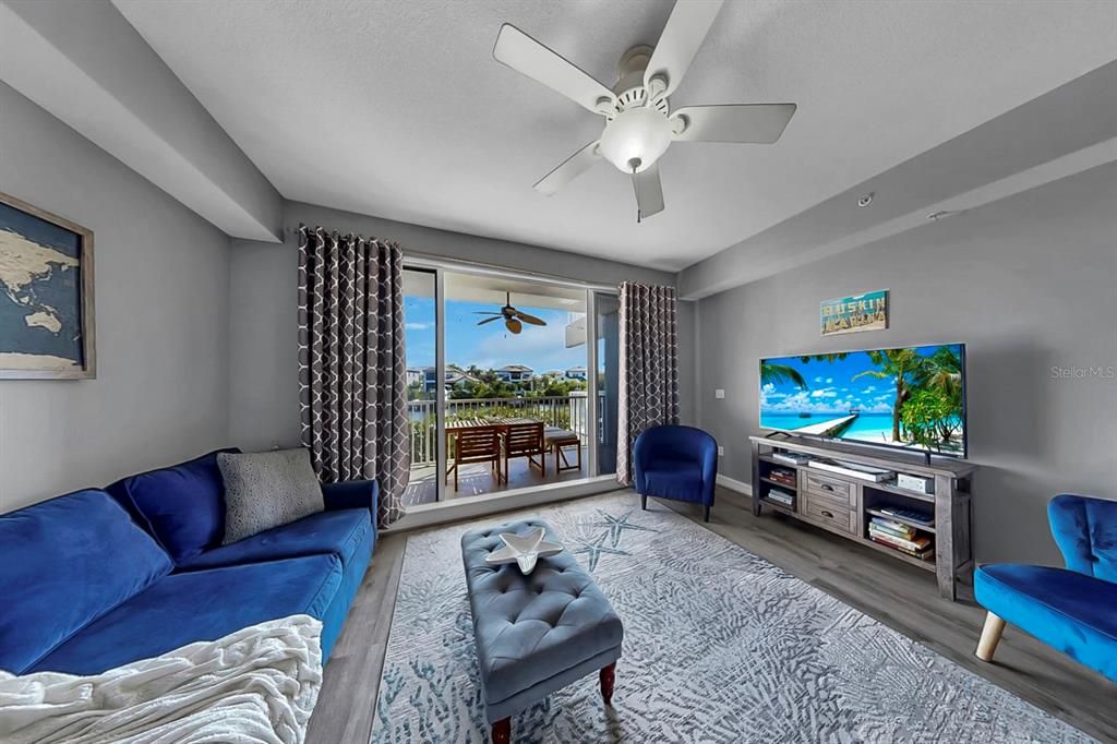 Active With Contract: $299,000 (2 beds, 1 baths, 1110 Square Feet)