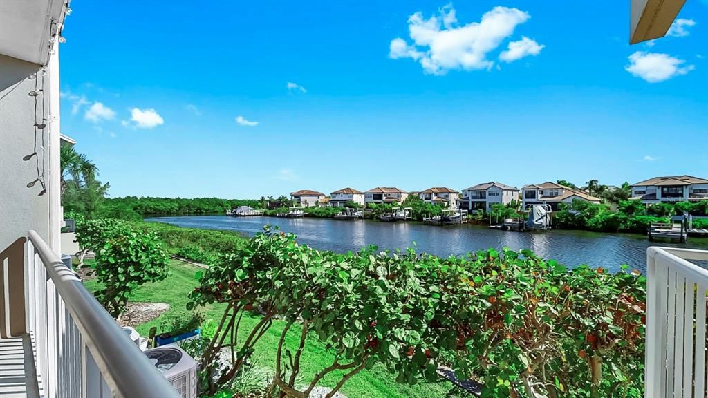 Active With Contract: $299,000 (2 beds, 1 baths, 1110 Square Feet)