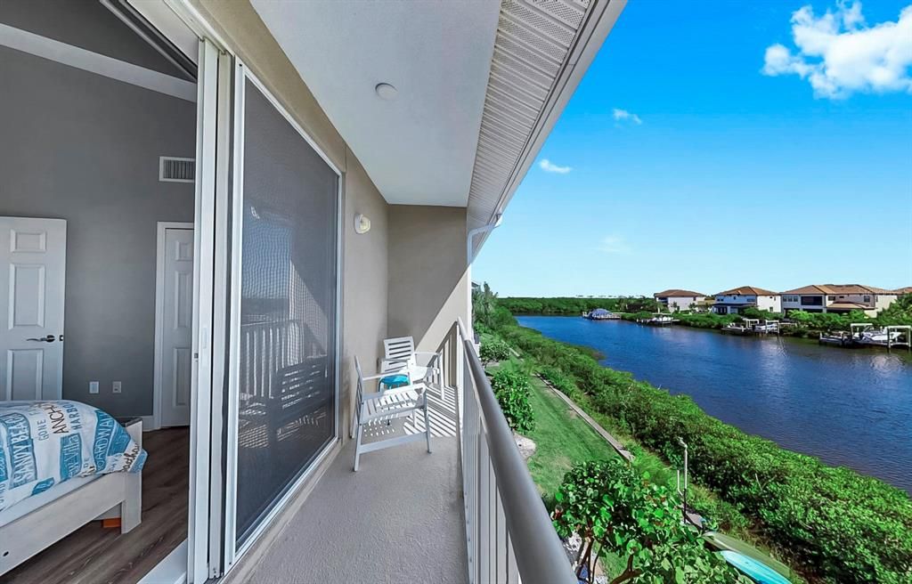 Active With Contract: $299,000 (2 beds, 1 baths, 1110 Square Feet)