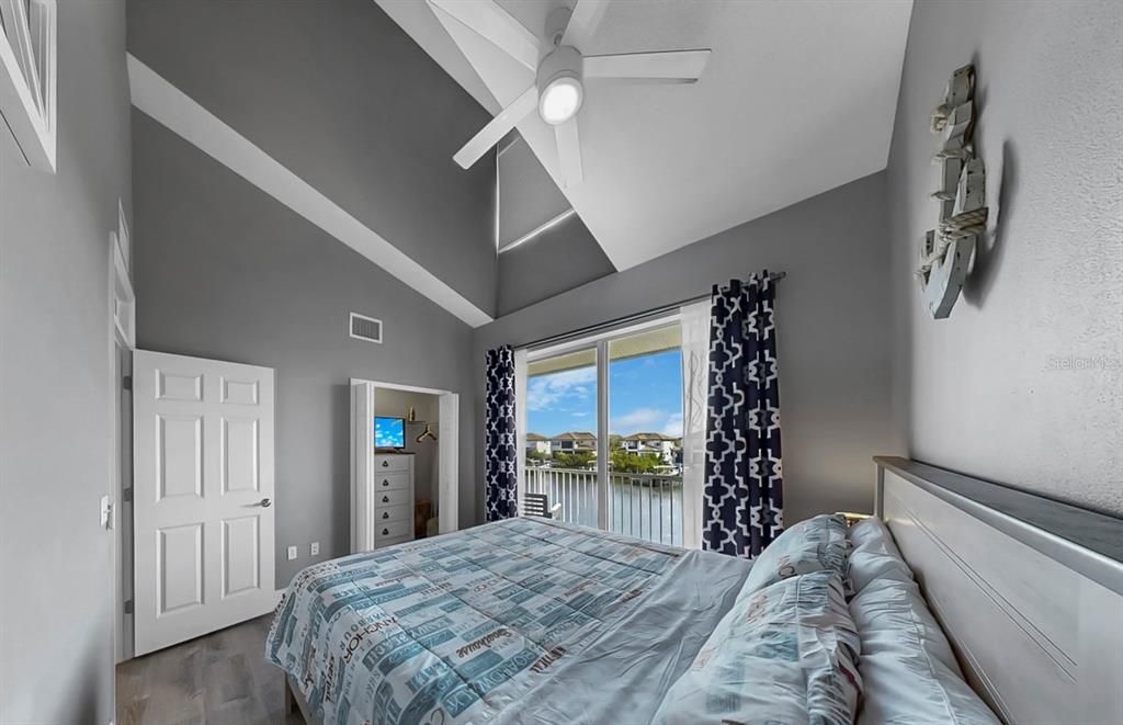 Active With Contract: $299,000 (2 beds, 1 baths, 1110 Square Feet)