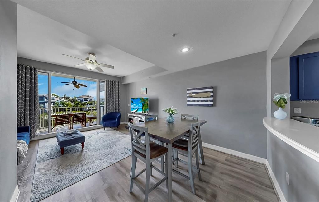 Active With Contract: $299,000 (2 beds, 1 baths, 1110 Square Feet)