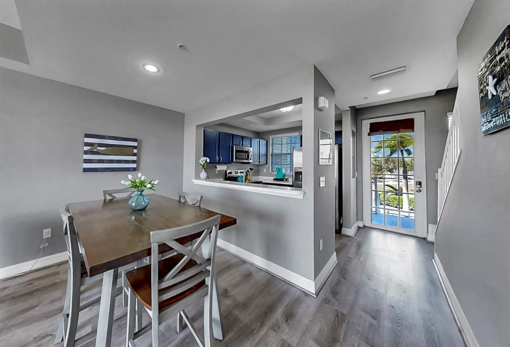 Active With Contract: $299,000 (2 beds, 1 baths, 1110 Square Feet)