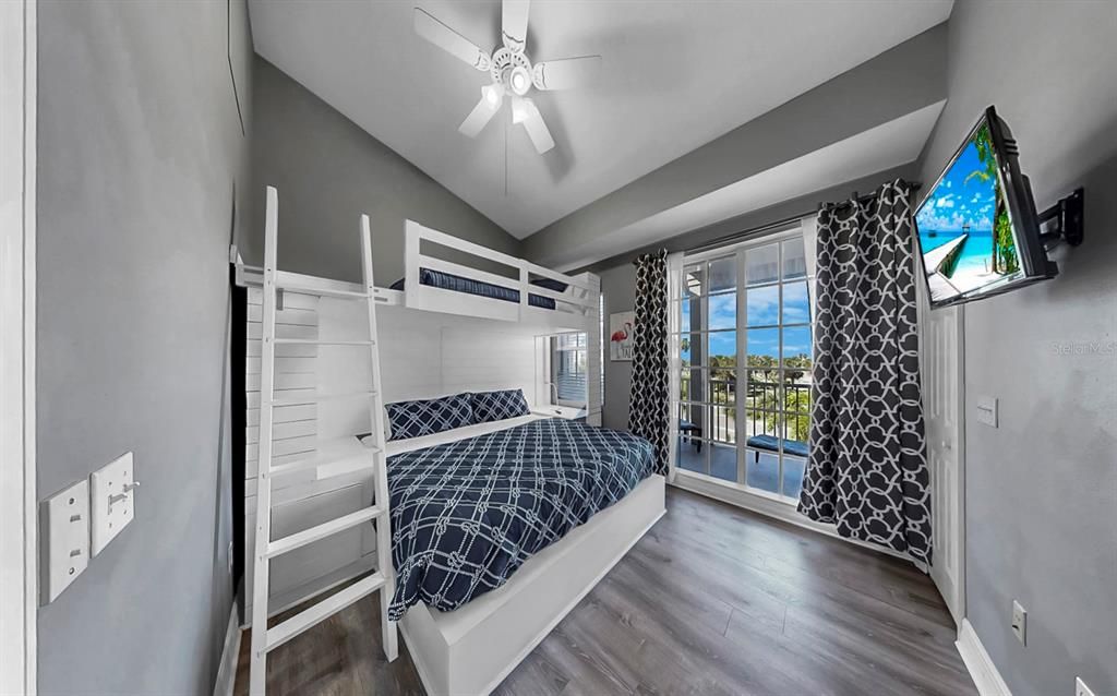 Active With Contract: $299,000 (2 beds, 1 baths, 1110 Square Feet)