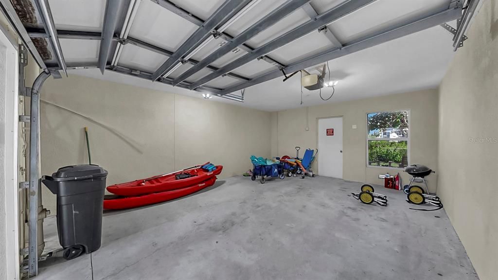 Active With Contract: $299,000 (2 beds, 1 baths, 1110 Square Feet)