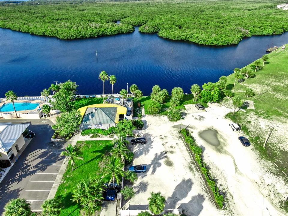 Active With Contract: $299,000 (2 beds, 1 baths, 1110 Square Feet)