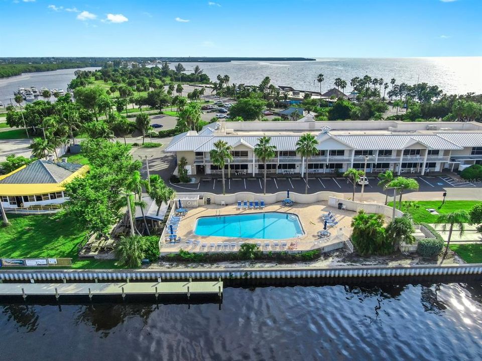 Active With Contract: $299,000 (2 beds, 1 baths, 1110 Square Feet)