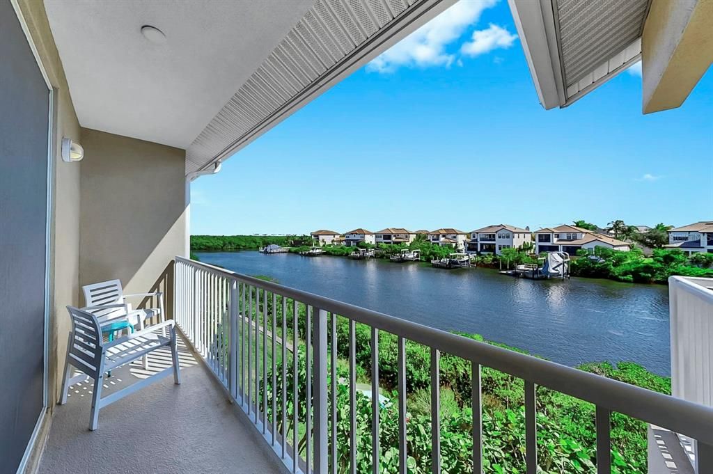 Active With Contract: $299,000 (2 beds, 1 baths, 1110 Square Feet)