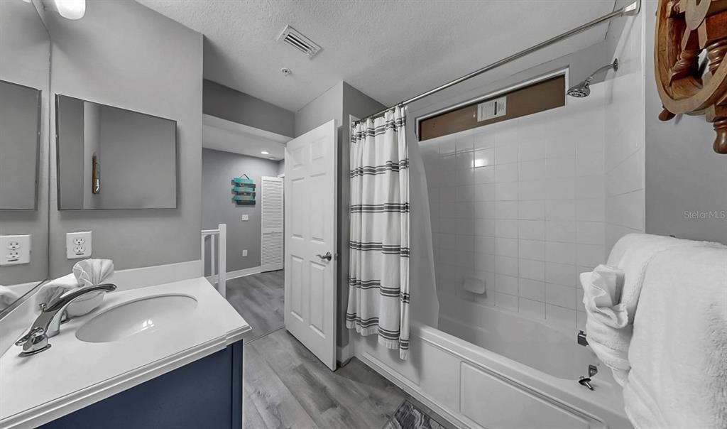 Active With Contract: $299,000 (2 beds, 1 baths, 1110 Square Feet)