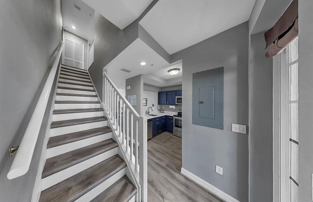 Active With Contract: $299,000 (2 beds, 1 baths, 1110 Square Feet)