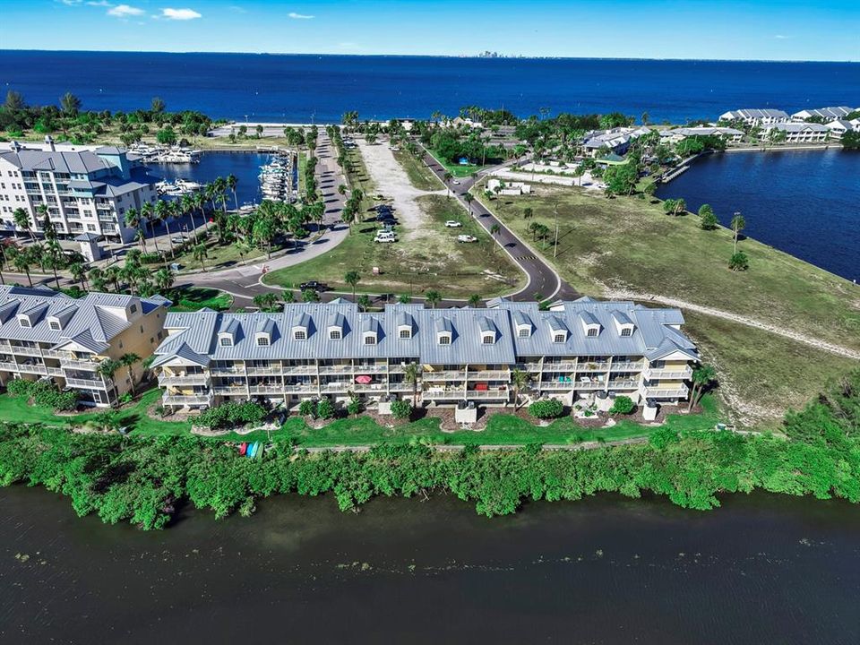 Active With Contract: $299,000 (2 beds, 1 baths, 1110 Square Feet)