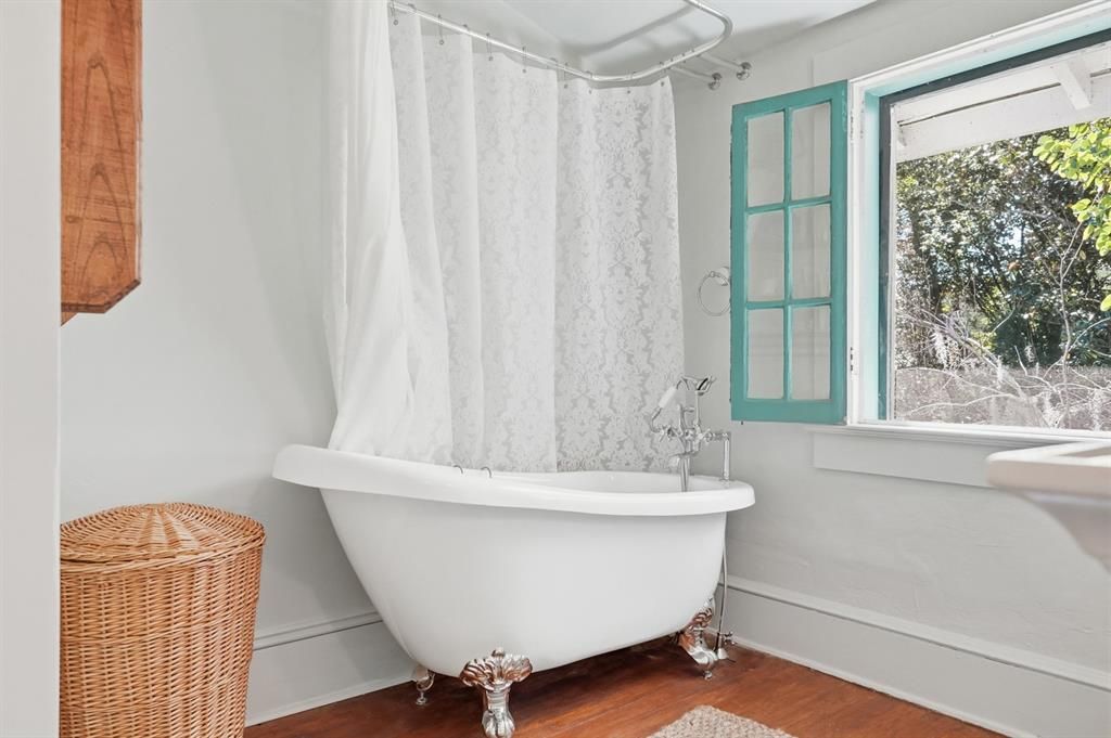 For Sale: $874,900 (6 beds, 3 baths, 2618 Square Feet)