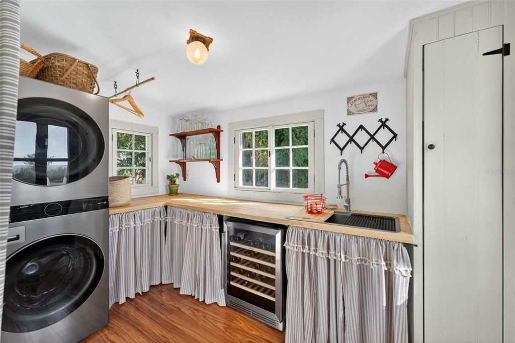 For Sale: $874,900 (6 beds, 3 baths, 2618 Square Feet)