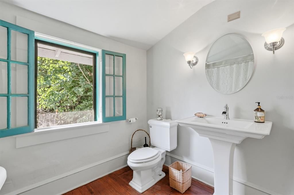 For Sale: $874,900 (6 beds, 3 baths, 2618 Square Feet)