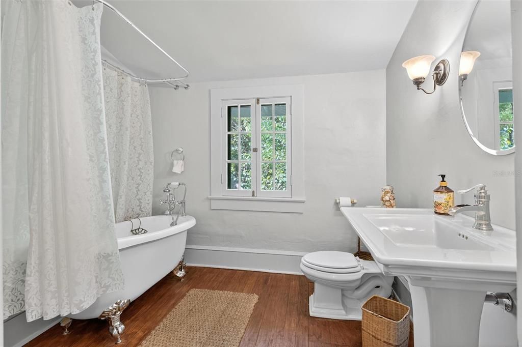 For Sale: $874,900 (6 beds, 3 baths, 2618 Square Feet)