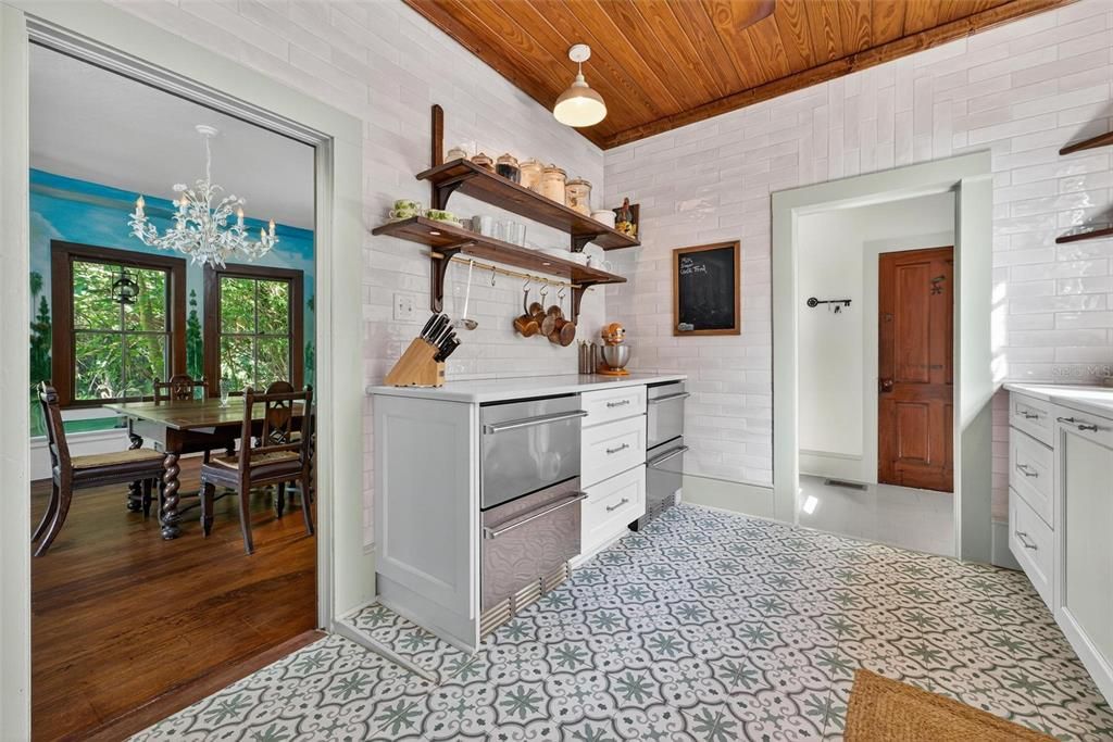 For Sale: $874,900 (6 beds, 3 baths, 2618 Square Feet)