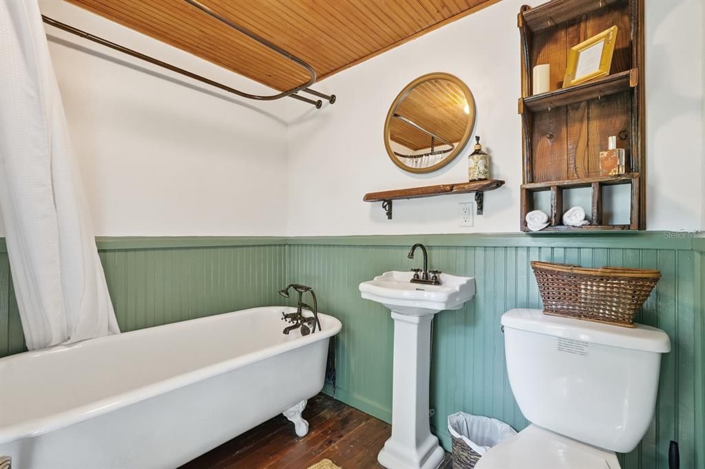 For Sale: $874,900 (6 beds, 3 baths, 2618 Square Feet)