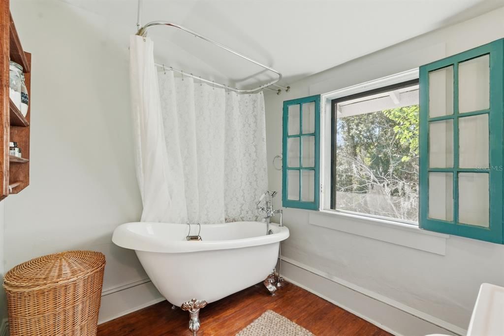 For Sale: $874,900 (6 beds, 3 baths, 2618 Square Feet)