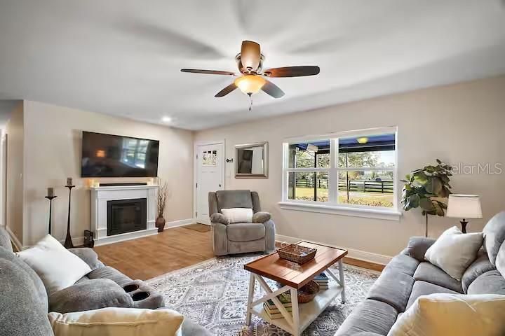 В аренду: $4,500 (2 спален, 2 ванн, 1432 Квадратных фут)