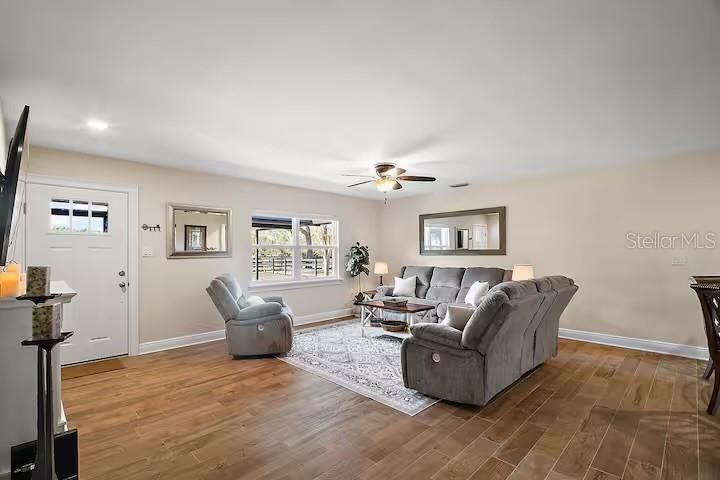 В аренду: $4,500 (2 спален, 2 ванн, 1432 Квадратных фут)