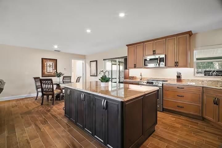 В аренду: $4,500 (2 спален, 2 ванн, 1432 Квадратных фут)