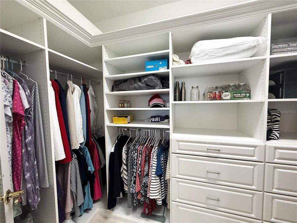 Под контрактом: $429,990 (3 спален, 2 ванн, 1846 Квадратных фут)