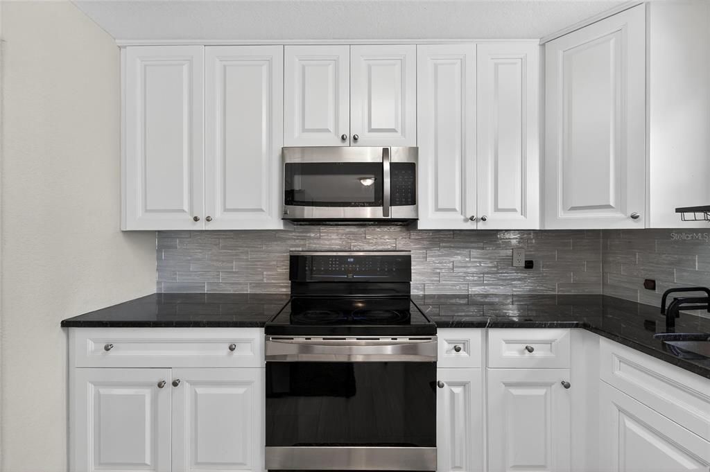 For Rent: $2,900 (3 beds, 2 baths, 1304 Square Feet)