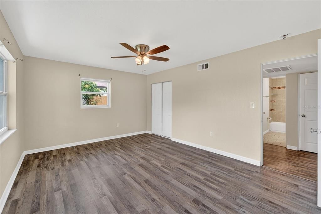 For Rent: $2,900 (3 beds, 2 baths, 1304 Square Feet)