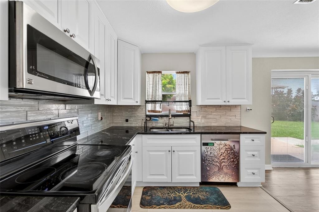 For Rent: $2,900 (3 beds, 2 baths, 1304 Square Feet)