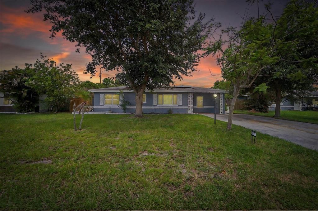 For Rent: $2,900 (3 beds, 2 baths, 1304 Square Feet)