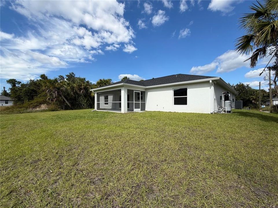 Active With Contract: $350,000 (3 beds, 2 baths, 1670 Square Feet)