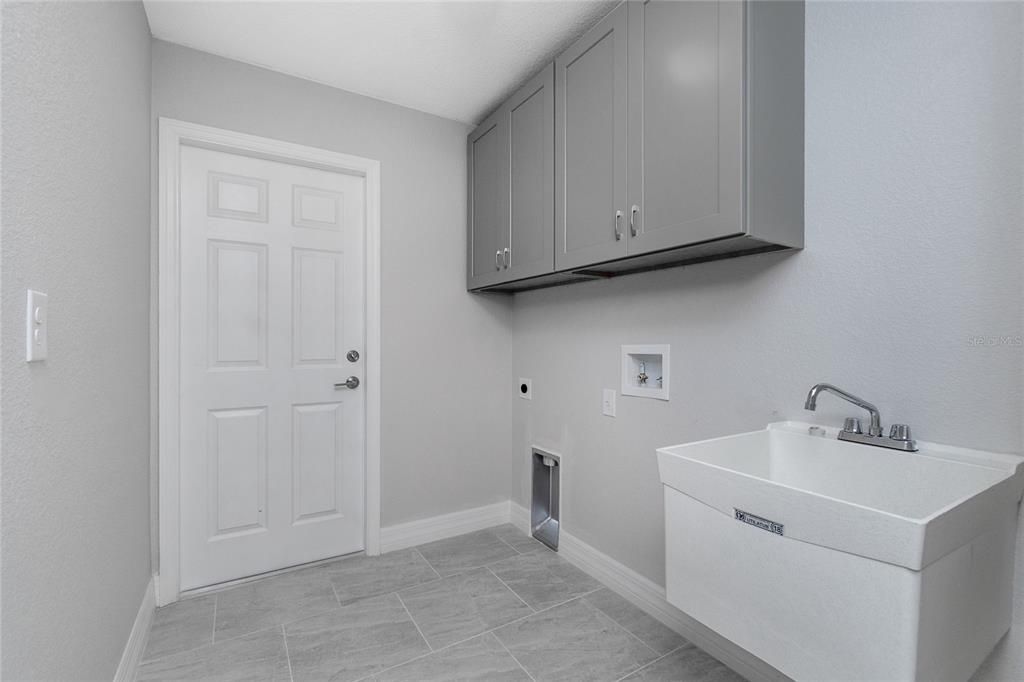 Active With Contract: $350,000 (3 beds, 2 baths, 1670 Square Feet)