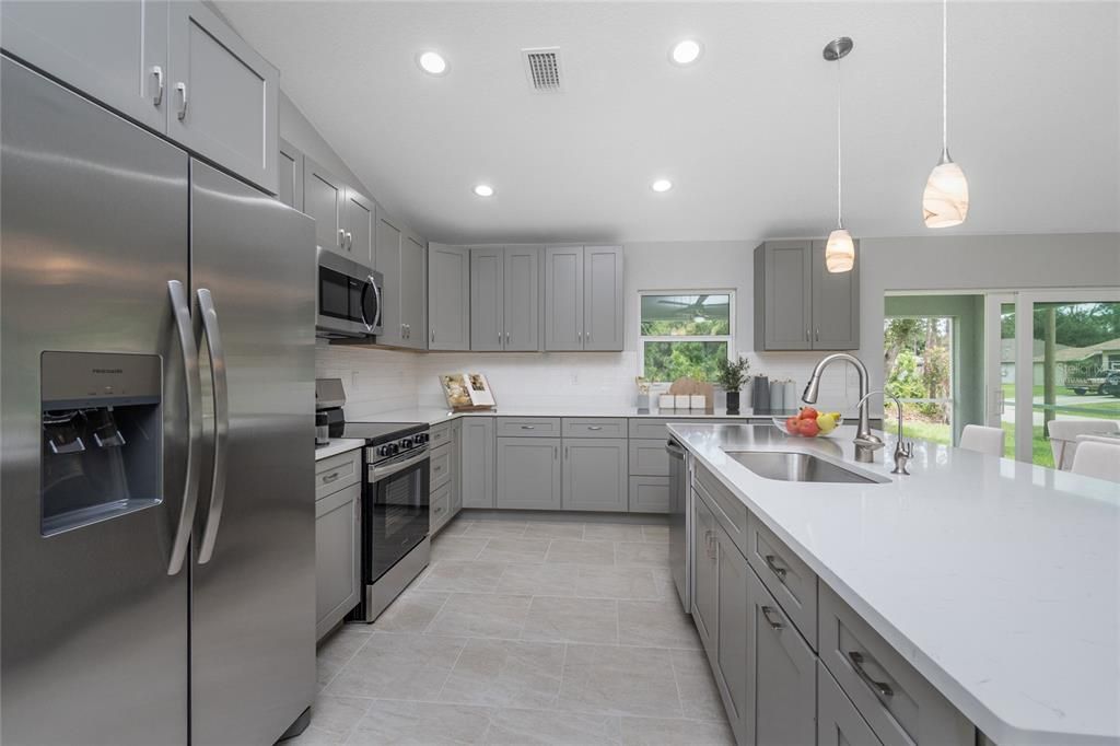 Active With Contract: $350,000 (3 beds, 2 baths, 1670 Square Feet)