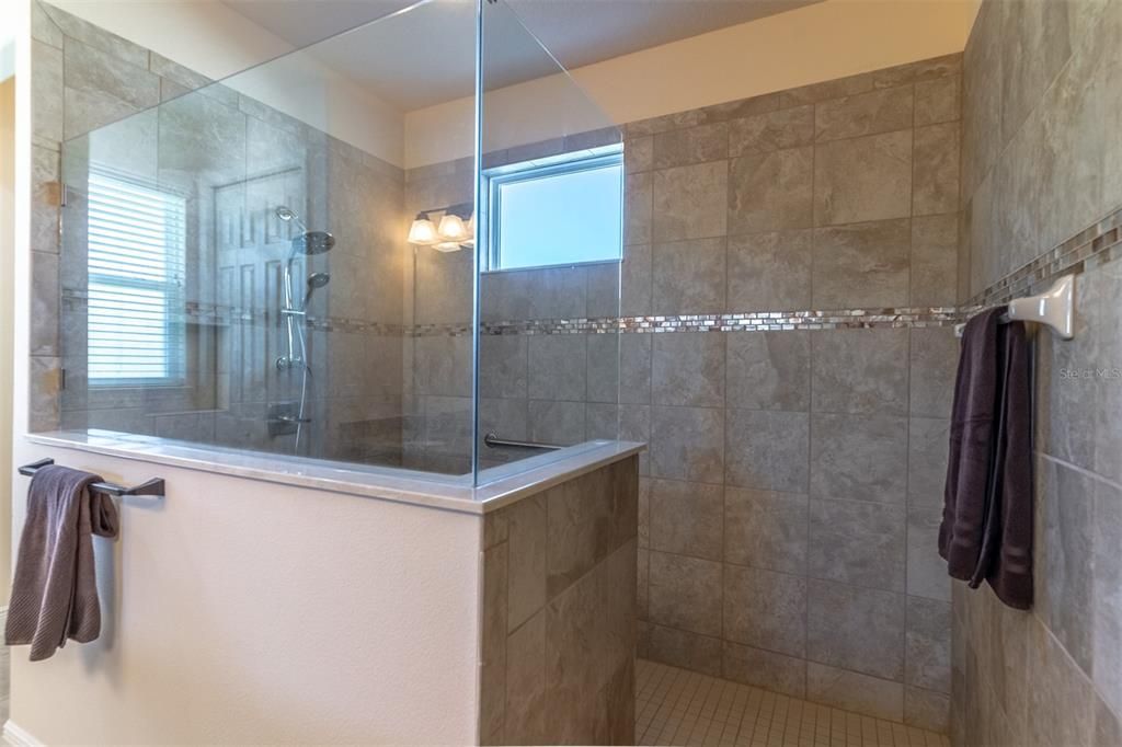 待售: $473,500 (3 贝兹, 3 浴室, 2649 平方英尺)