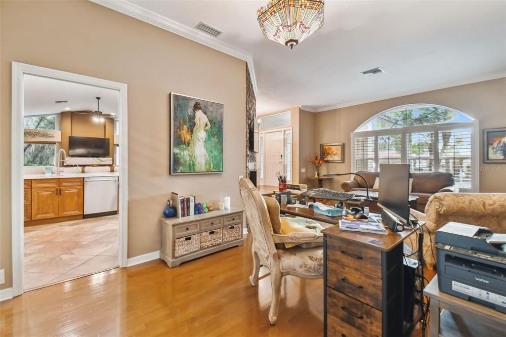 Activo con contrato: $699,000 (4 camas, 2 baños, 2414 Pies cuadrados)