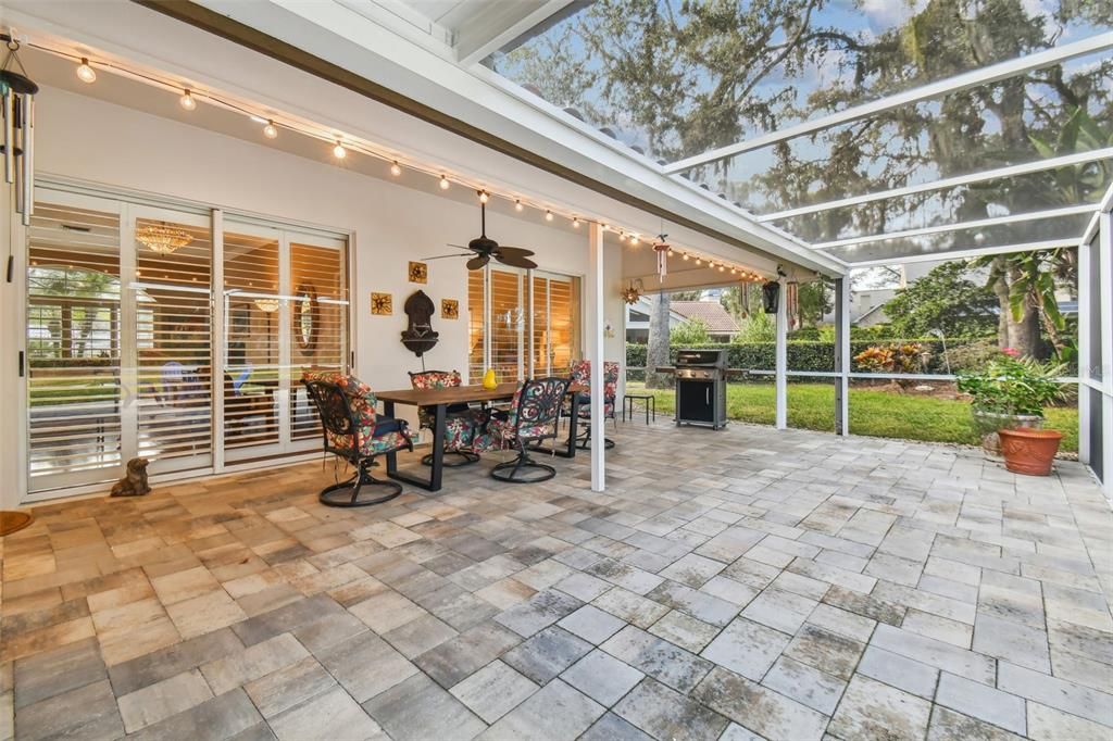 Activo con contrato: $699,000 (4 camas, 2 baños, 2414 Pies cuadrados)