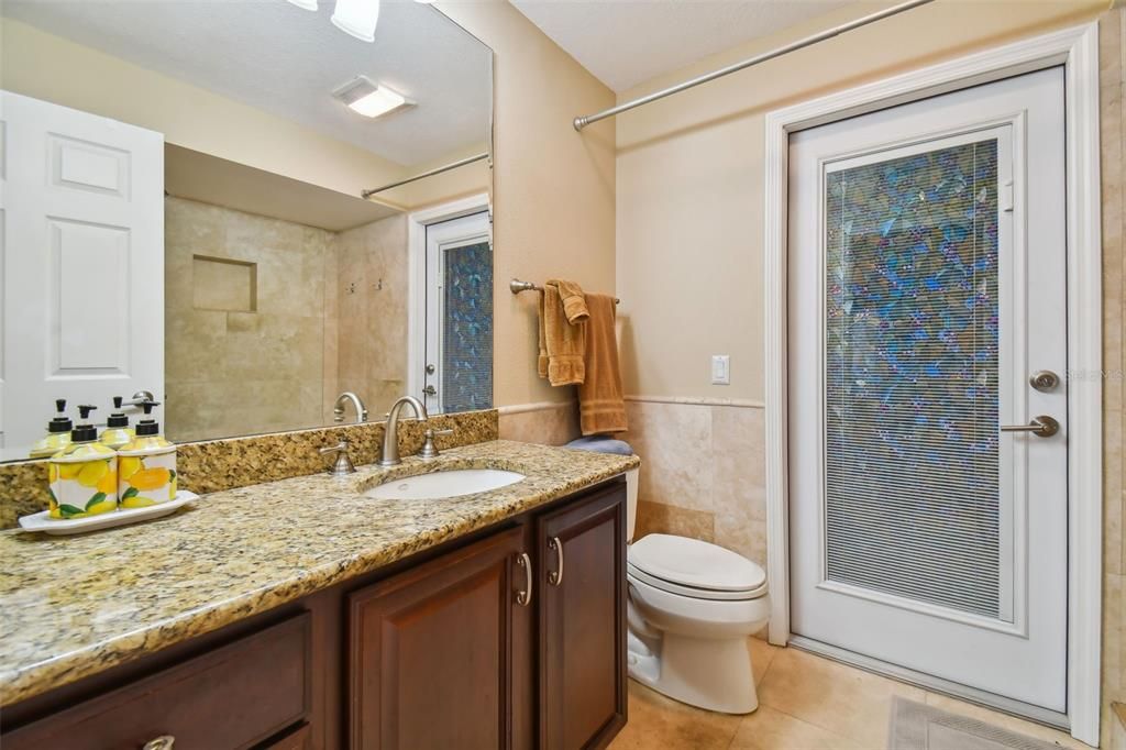 Activo con contrato: $699,000 (4 camas, 2 baños, 2414 Pies cuadrados)