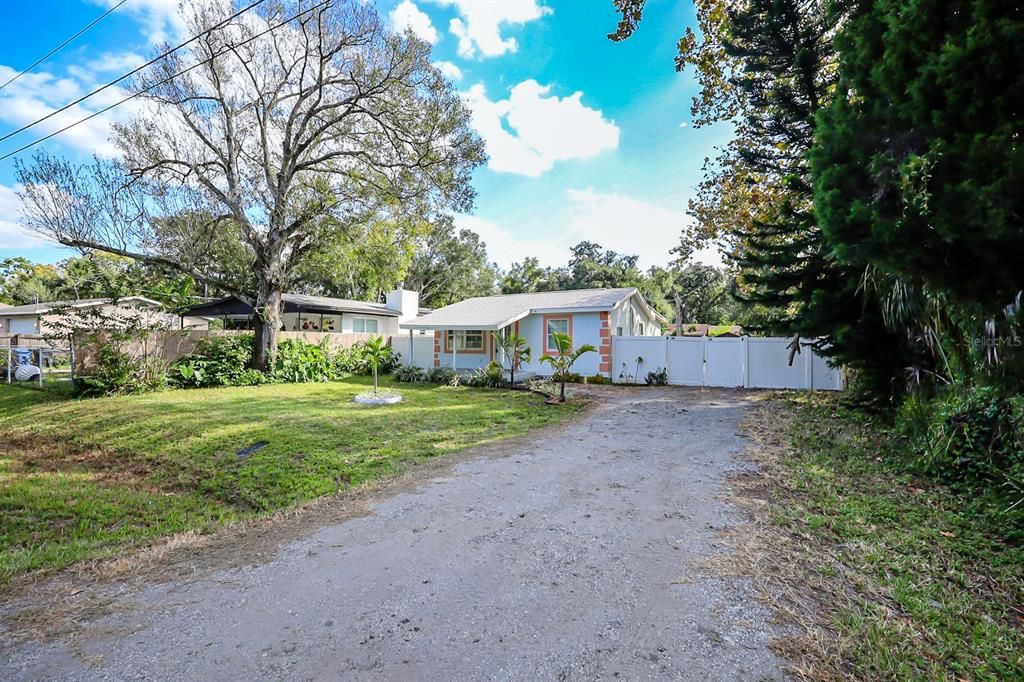 For Sale: $320,000 (3 beds, 2 baths, 832 Square Feet)