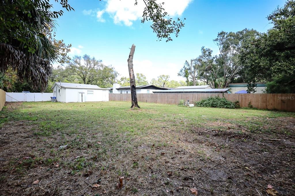 For Sale: $320,000 (3 beds, 2 baths, 832 Square Feet)