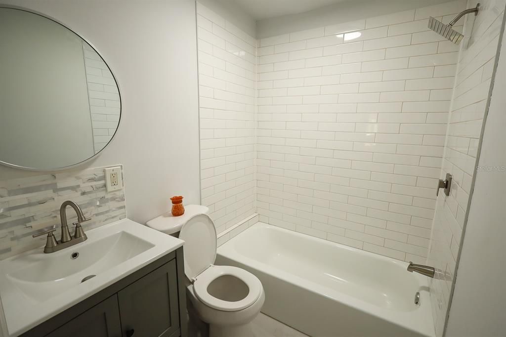 For Sale: $320,000 (3 beds, 2 baths, 832 Square Feet)